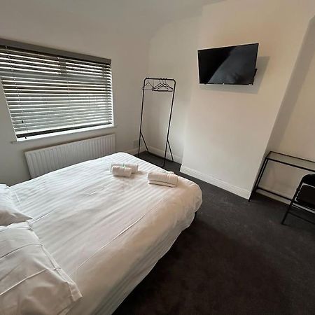 Modern & Spacious 4 Bedroom Home Crewe Extérieur photo