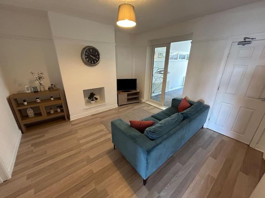 Modern & Spacious 4 Bedroom Home Crewe Extérieur photo