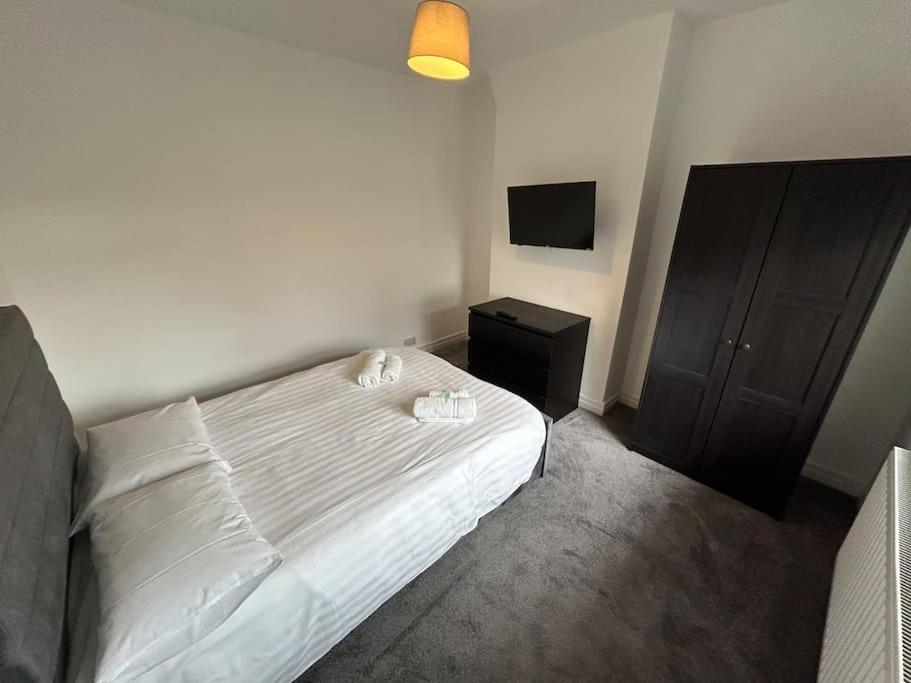 Modern & Spacious 4 Bedroom Home Crewe Extérieur photo