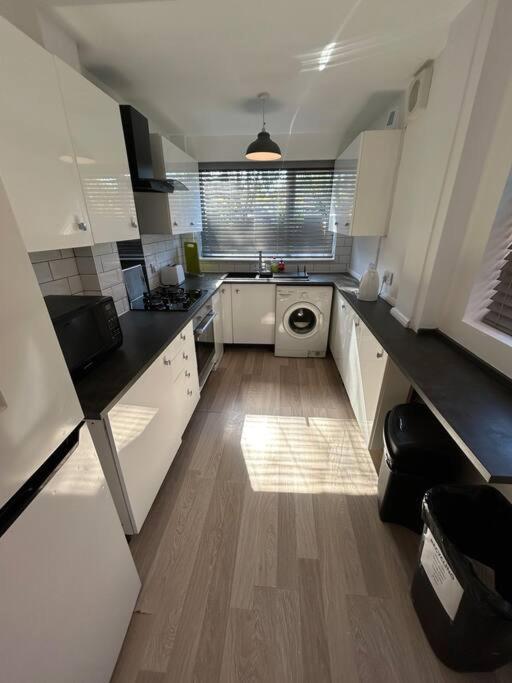 Modern & Spacious 4 Bedroom Home Crewe Extérieur photo