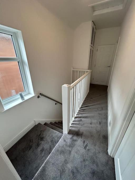 Modern & Spacious 4 Bedroom Home Crewe Extérieur photo