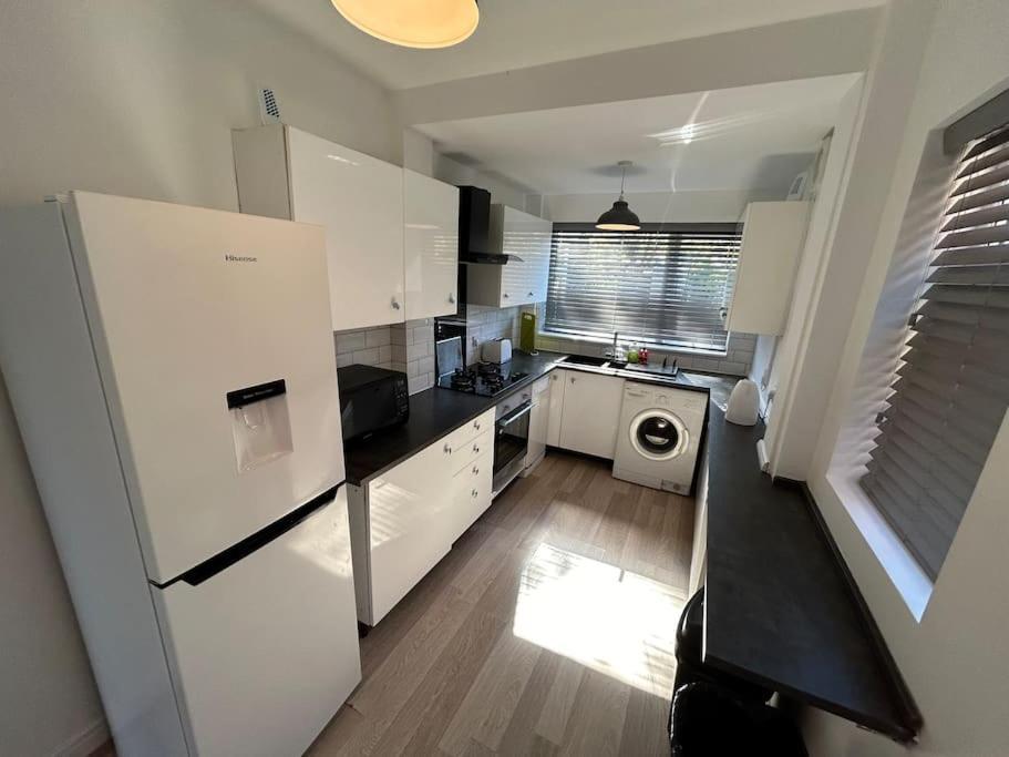 Modern & Spacious 4 Bedroom Home Crewe Extérieur photo