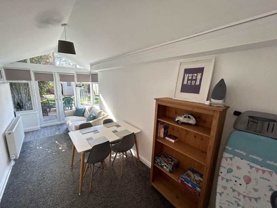 Modern & Spacious 4 Bedroom Home Crewe Extérieur photo