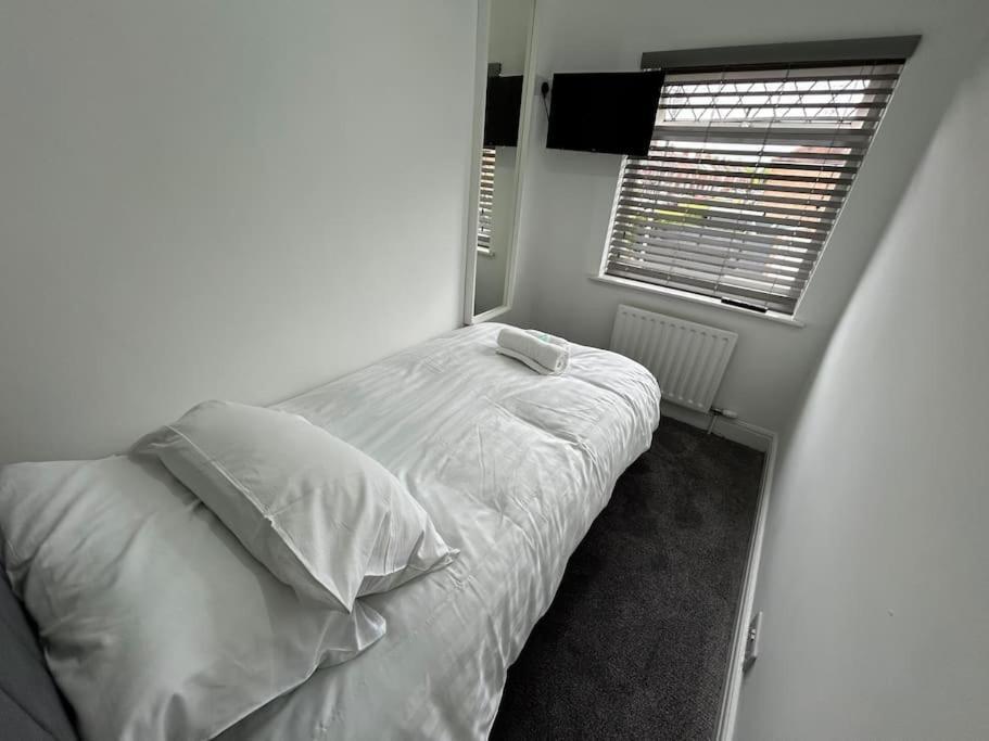 Modern & Spacious 4 Bedroom Home Crewe Extérieur photo