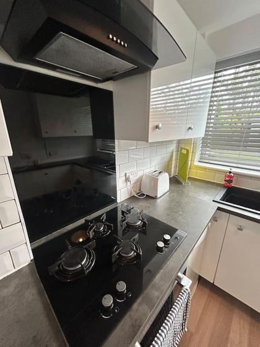 Modern & Spacious 4 Bedroom Home Crewe Extérieur photo