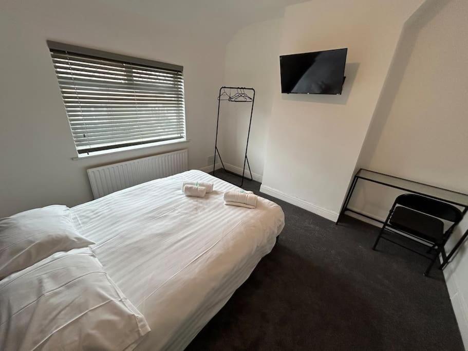 Modern & Spacious 4 Bedroom Home Crewe Extérieur photo